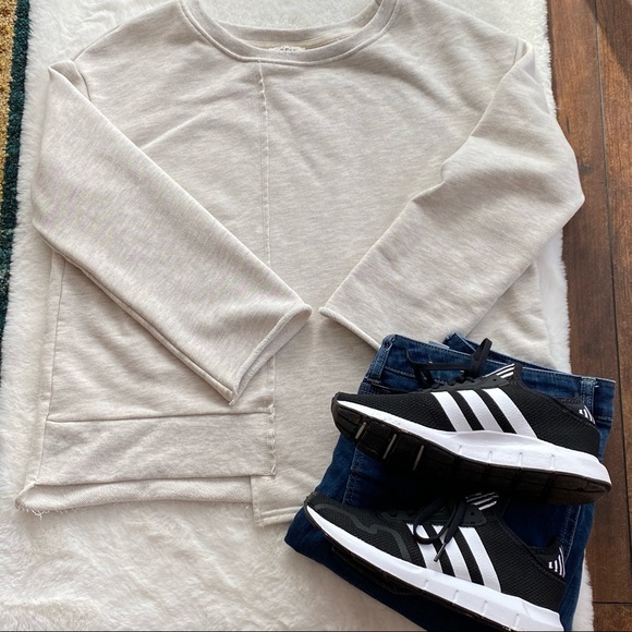 Umgee Tops - ⭐️2xHP⭐️ Umgee Heathered Grey Size Medium Fleece Top